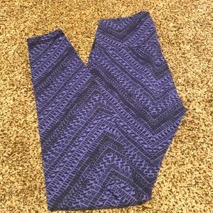 Old Navy Active Purple and Black Printed Workout Leggings - Size S
